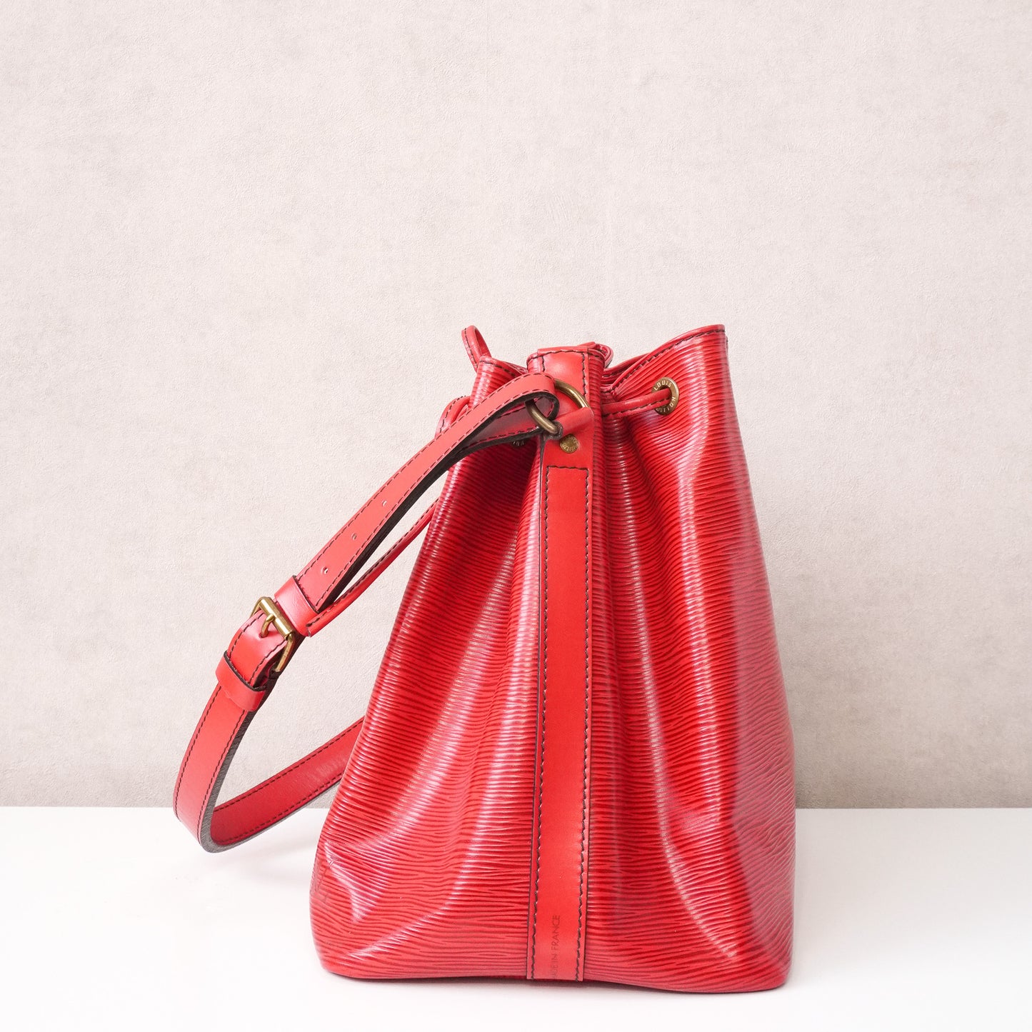 Louis Vuitton Noé EPI red